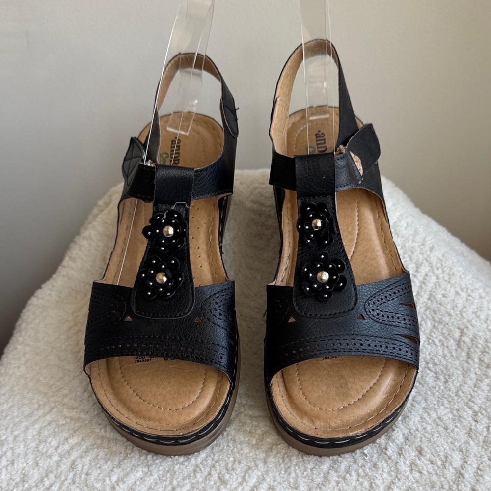 Andrea Comfort Black Sandals with Pearl Accents Sz 8
